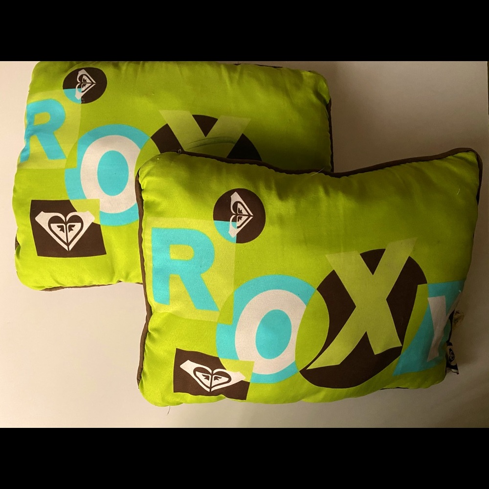 2 Roxy pillow set light green